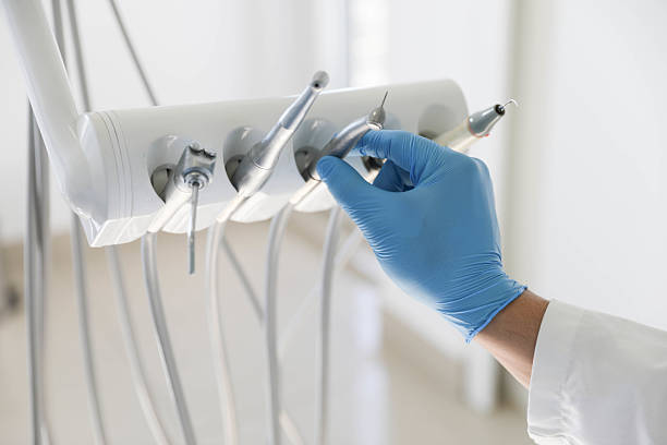 Professional Emergency Dentist technician working in Primera, TX